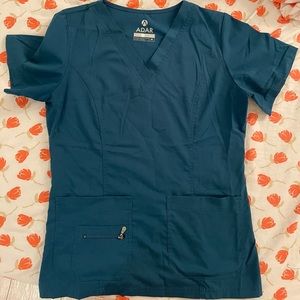 Adar Pro Elevated V-Neck Scrub Top M